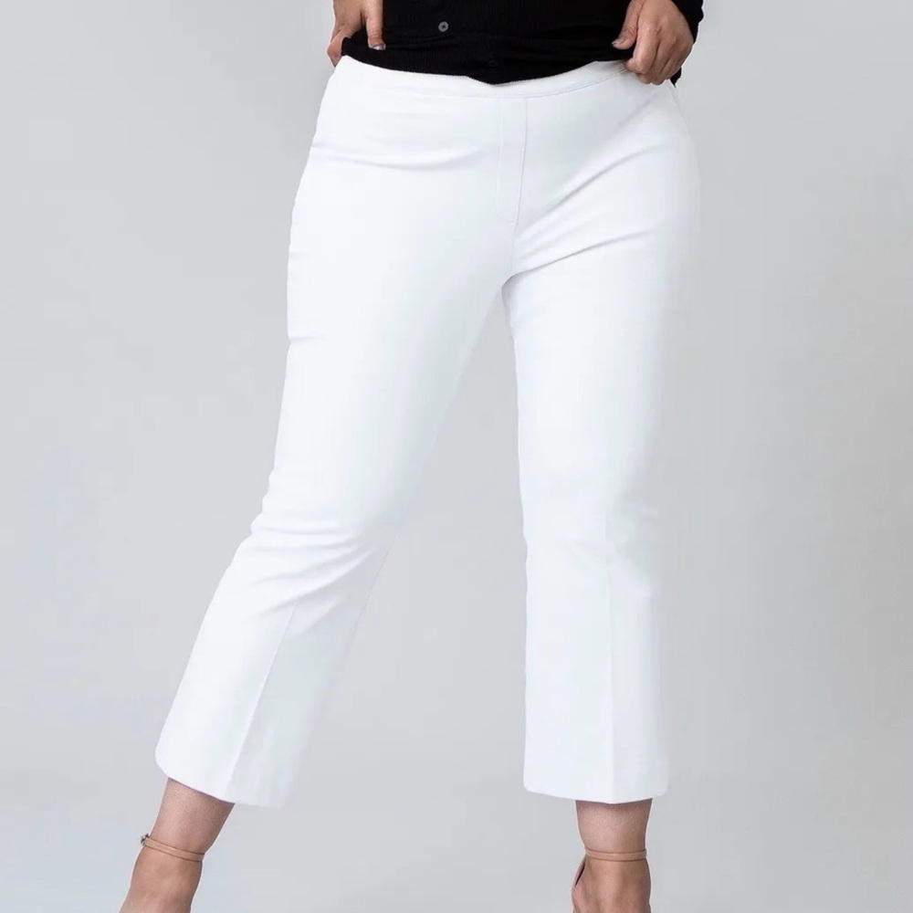 NWT SPANX Women’s White On The Go Kick Flare Pants Size Medium
